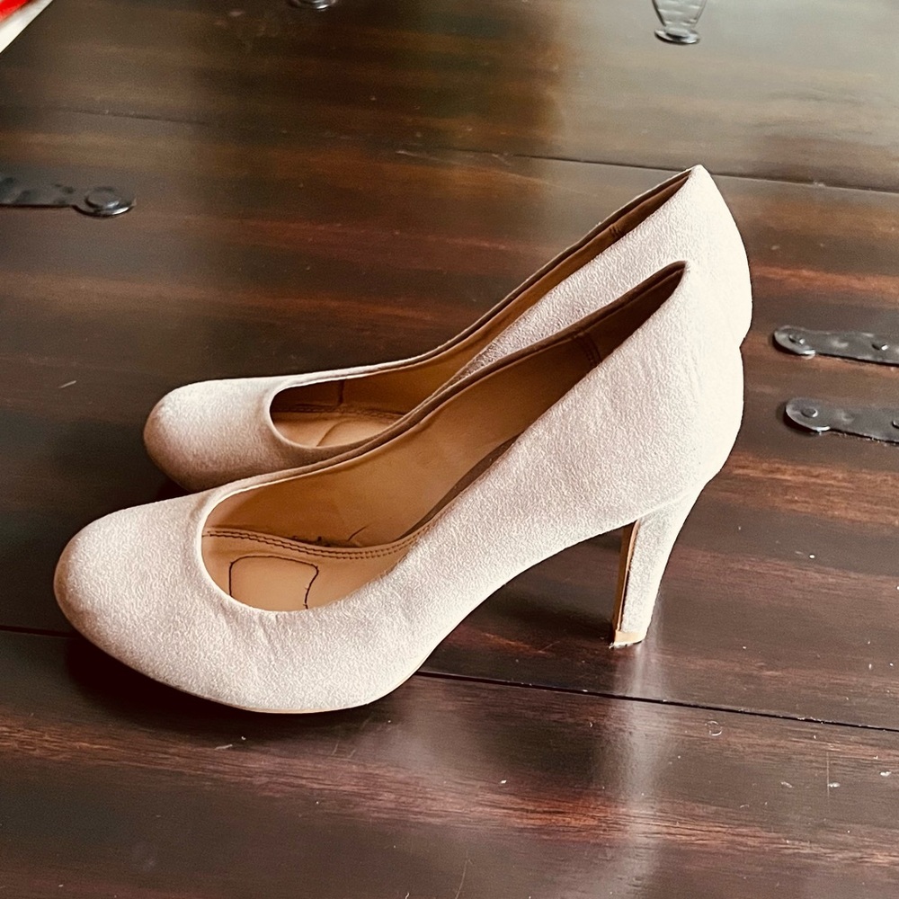 Kelly & Katie Larrissa Suede Pump Shoes